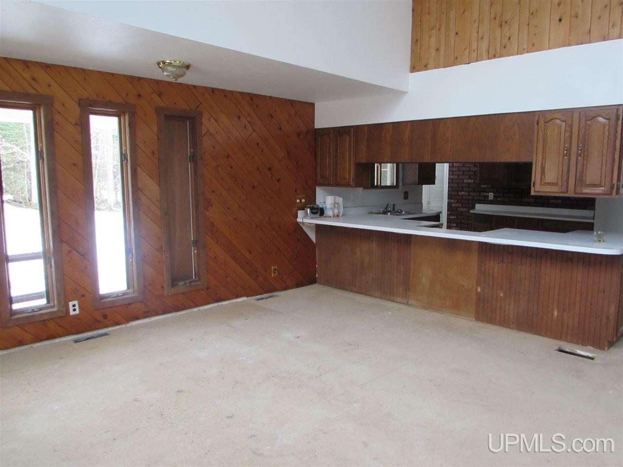 N7607 Carmody Road Munising, MI 49862 - Photo 4 of 37 Gallery Image 4