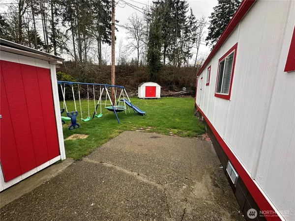 a view of a house with a backyard