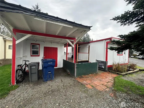 a view of house with backyard and furniture