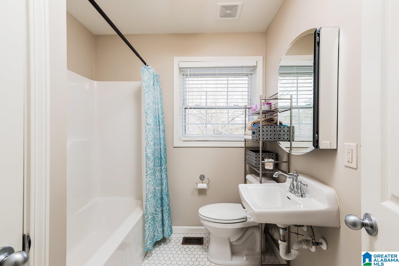 1601 Cresthill Road Birmingham, AL 35213 - Photo 13 of 24