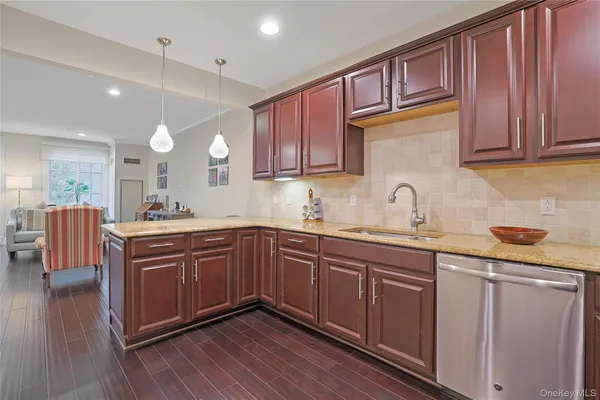 $649,999 | 506 Trump Park, Shrub Oak, NY 10588