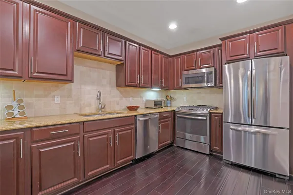 $649,999 | 506 Trump Park, Shrub Oak, NY 10588