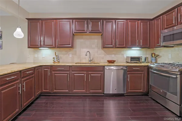 $649,999 | 506 Trump Park, Shrub Oak, NY 10588