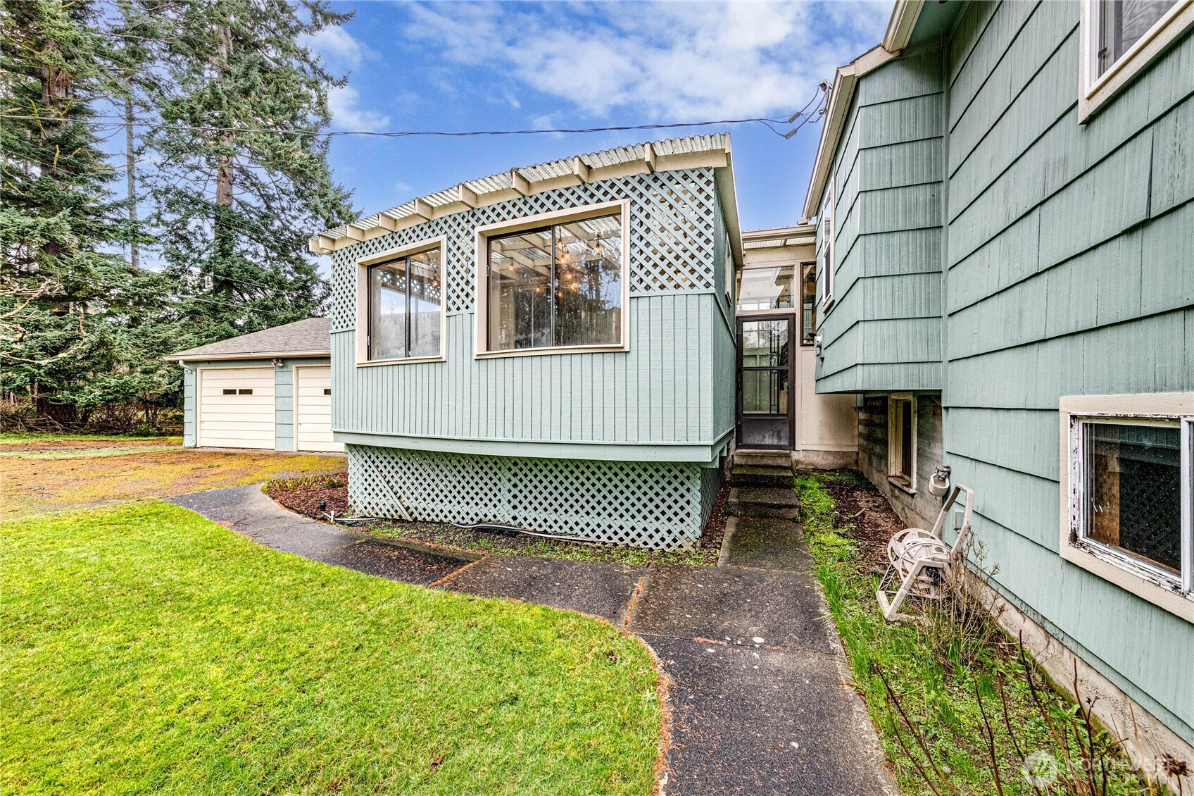 1922 West 7th Street Port Angeles, WA 98363 - Photo 30 of 40 a front view of a house with a yard