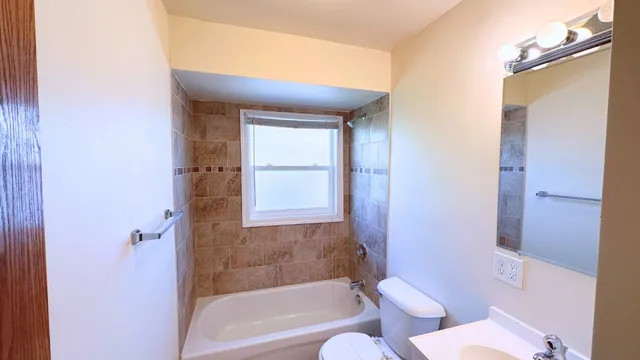 $228,000 | 231 East Tulip Drive, Glenwood, IL 60425