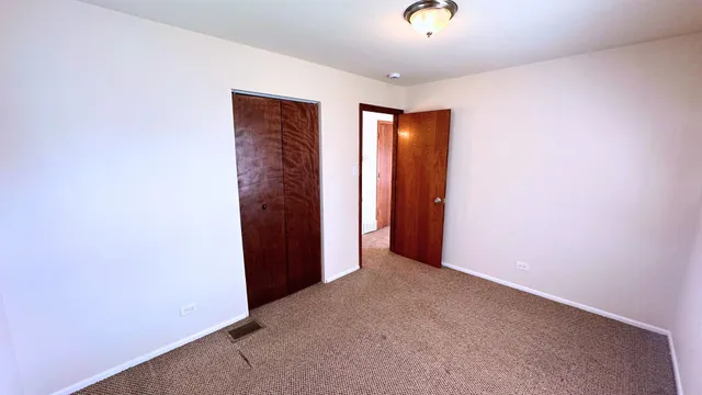 $228,000 | 231 East Tulip Drive, Glenwood, IL 60425