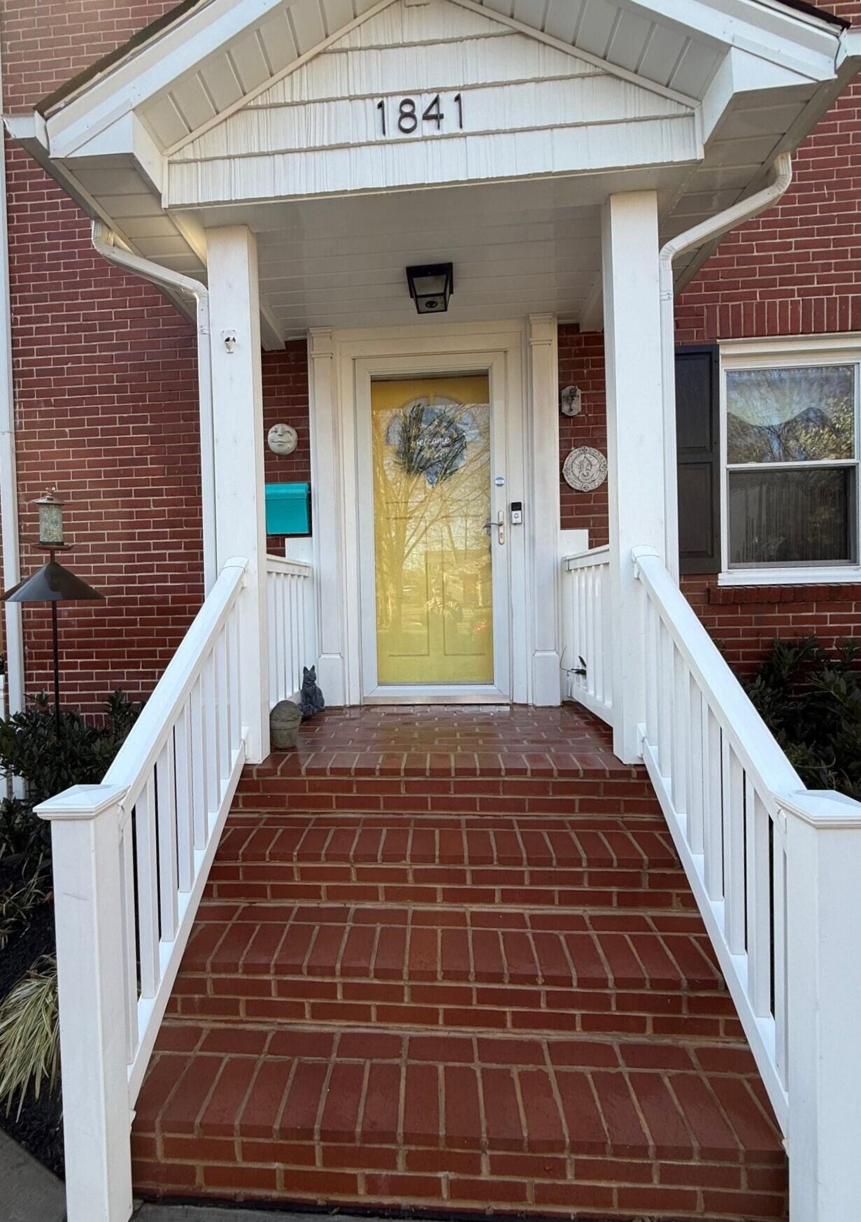 1841 Arden Road Southwest Roanoke, VA 24015 - Photo 5 of 46 thumbnail_IMG_1515
