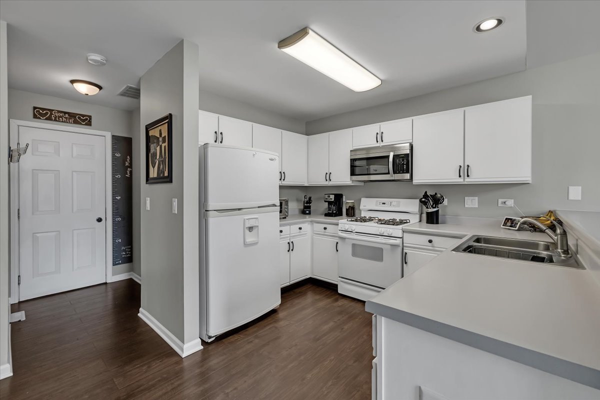 2070 Constitution Court Elgin, IL 60123 - Photo 6 of 29 a kitchen with white cabinets and stainless steel appliances