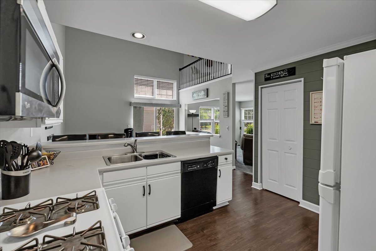 2070 Constitution Court Elgin, IL 60123 - Photo 9 of 29 a kitchen with a sink appliances and cabinets