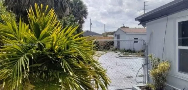 $1,025 | 173 West 16th Street, Unit B, Riviera Beach, FL 33404