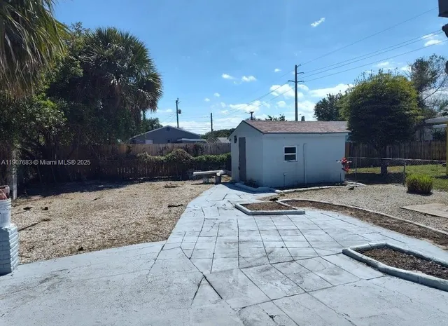 $1,025 | 173 West 16th Street, Unit B, Riviera Beach, FL 33404