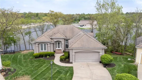 $900,000 | 124 Teton Ridge, Lake Winnebago, MO 64034