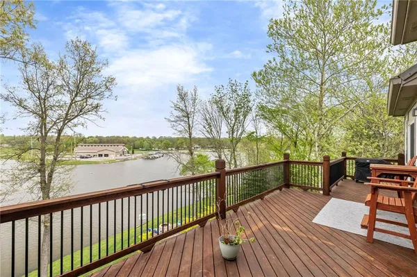 $900,000 | 124 Teton Ridge, Lake Winnebago, MO 64034