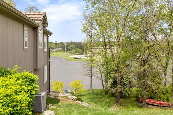 $900,000 | 124 Teton Ridge, Lake Winnebago, MO 64034