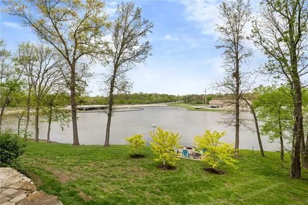 $900,000 | 124 Teton Ridge, Lake Winnebago, MO 64034