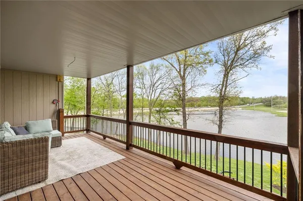 $900,000 | 124 Teton Ridge, Lake Winnebago, MO 64034
