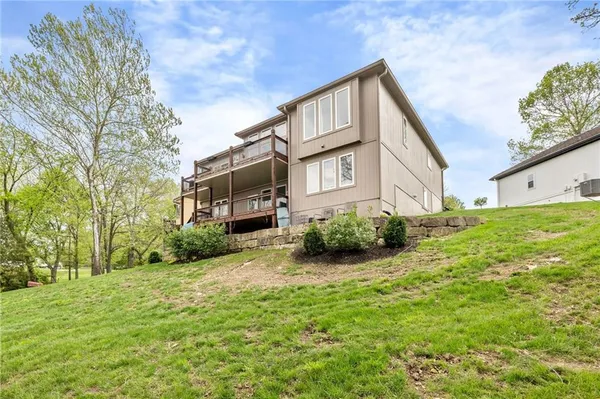 $900,000 | 124 Teton Ridge, Lake Winnebago, MO 64034