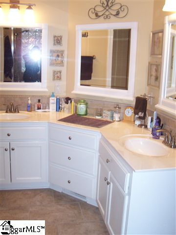 511 Tracy Trail Greer, SC 29651 - Photo 18 of 23 Gallery Image 18