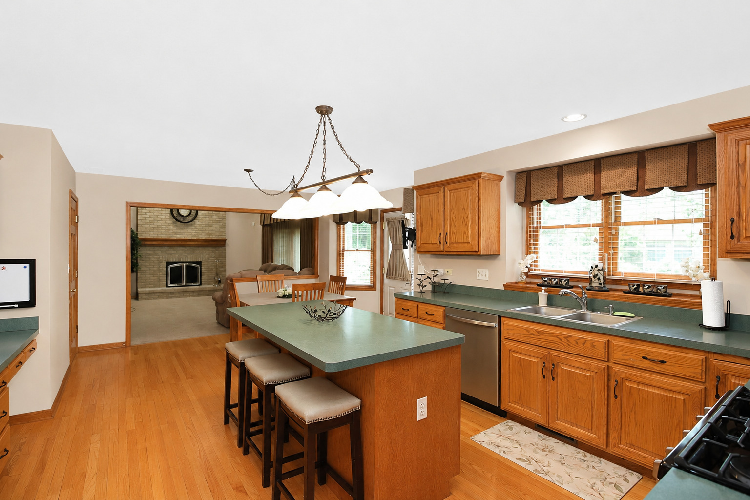 2660 Hoddam Road Naperville, IL 60564 - Photo 17 of 35