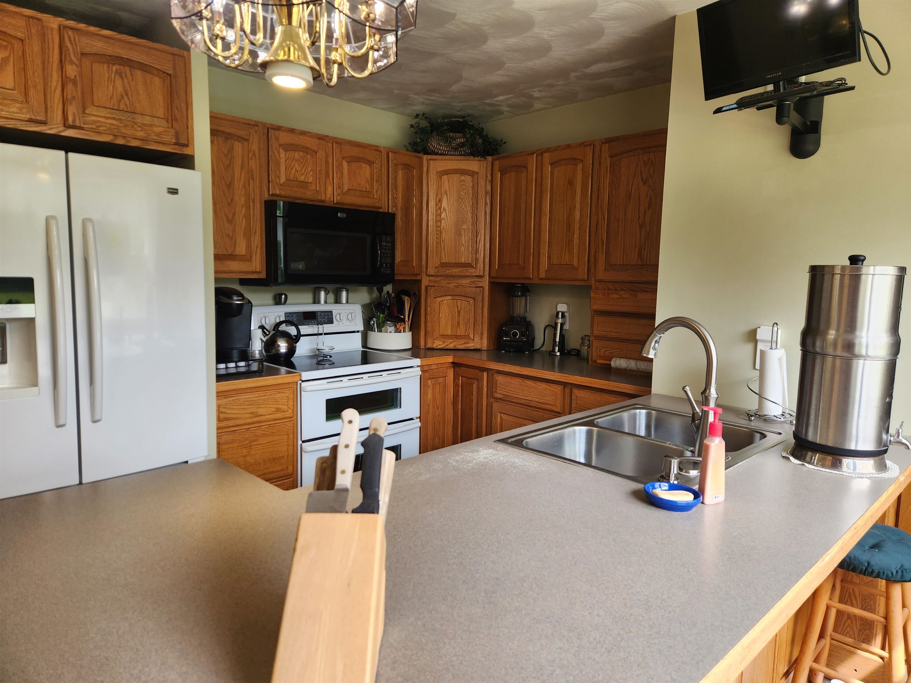 2011 Flanders Road Charlotte, MI 48813 - Photo 13 of 90