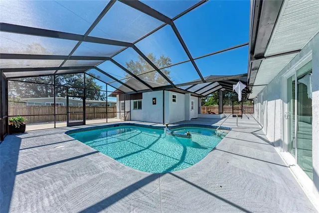 $625,000 | 5010 Lahaina Drive, Sarasota, FL 34232