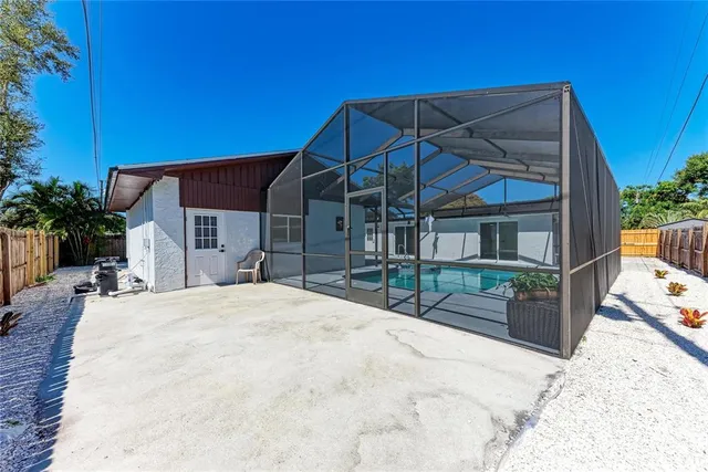 $625,000 | 5010 Lahaina Drive, Sarasota, FL 34232