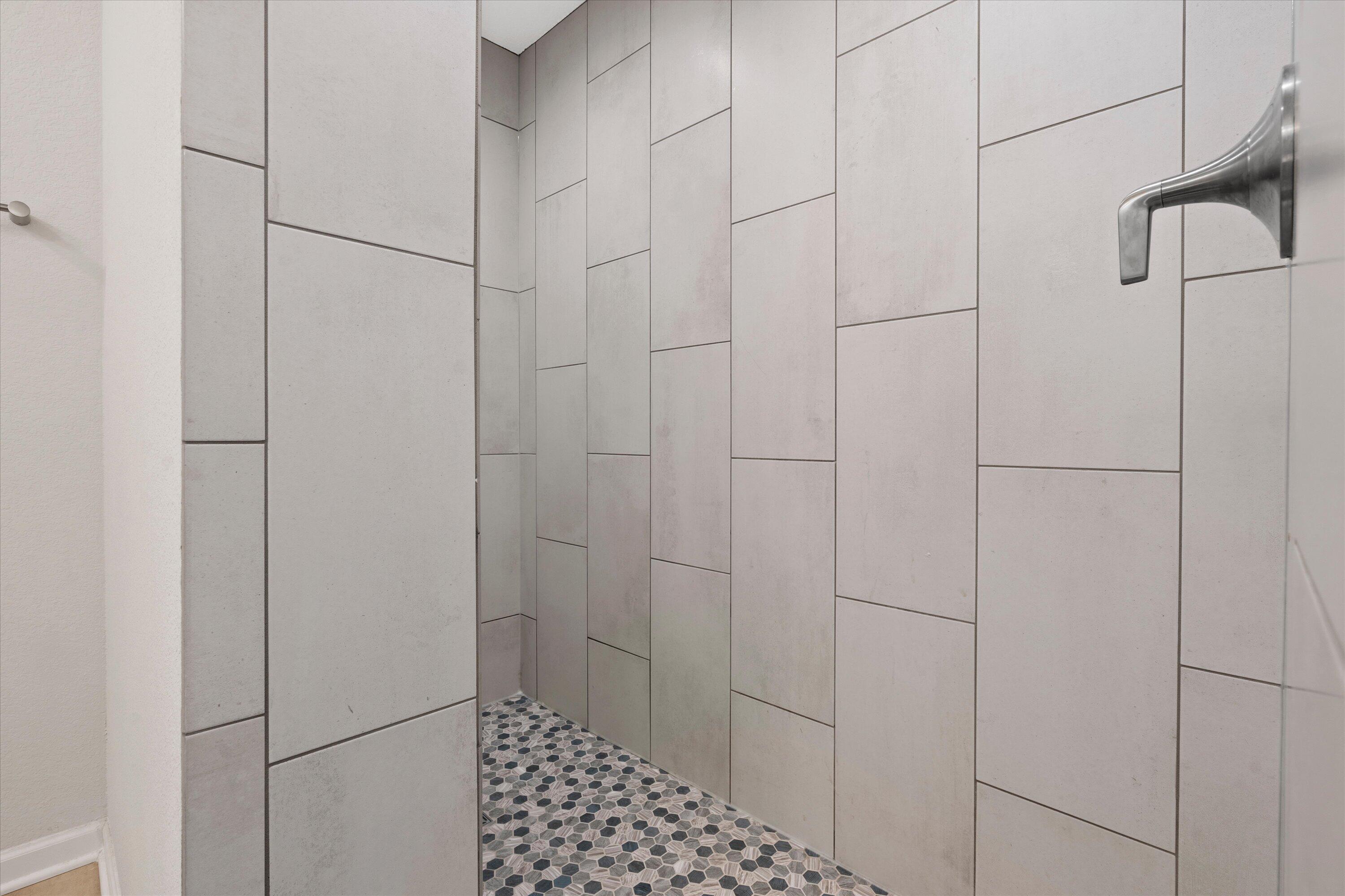 S86-w34804 Knoll Road Eagle, WI 53119 - Photo 26 of 50 Master Shower