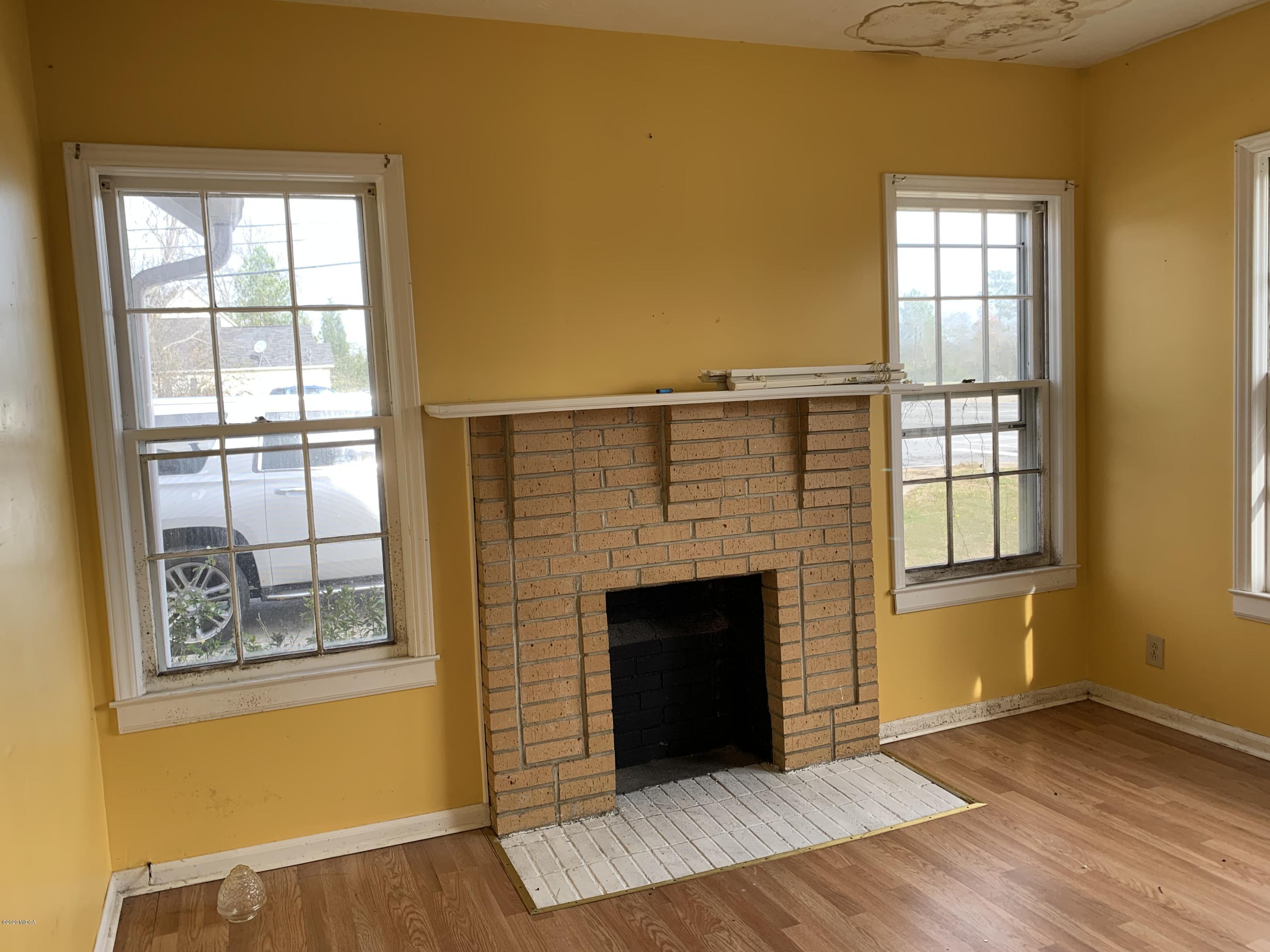 5191 Bloomfield Road Macon, GA 31206 - Photo 5 of 14 5191 Bloomfield Rd living room
