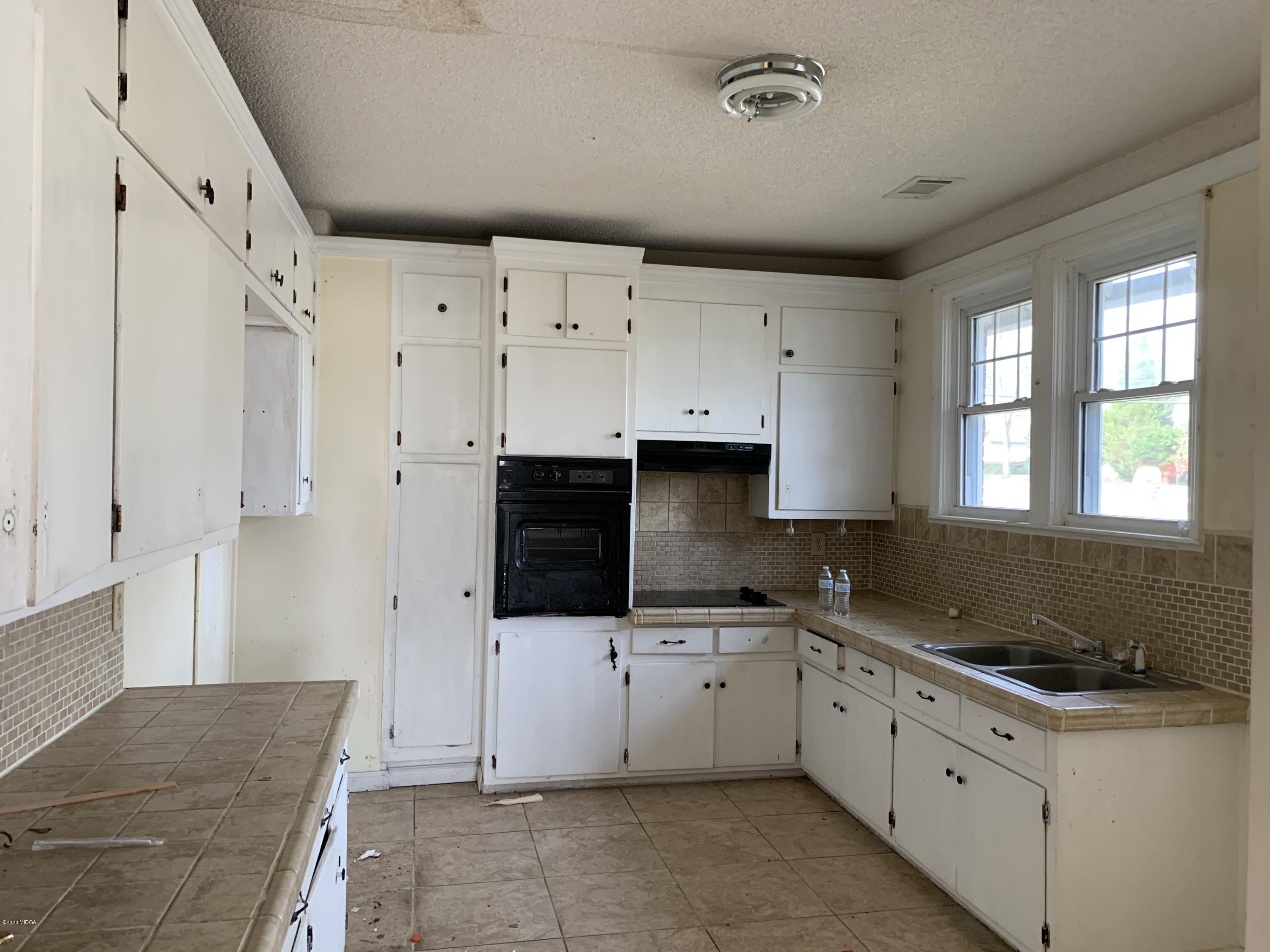 5191 Bloomfield Road Macon, GA 31206 - Photo 6 of 14 Bloomfield kitchen