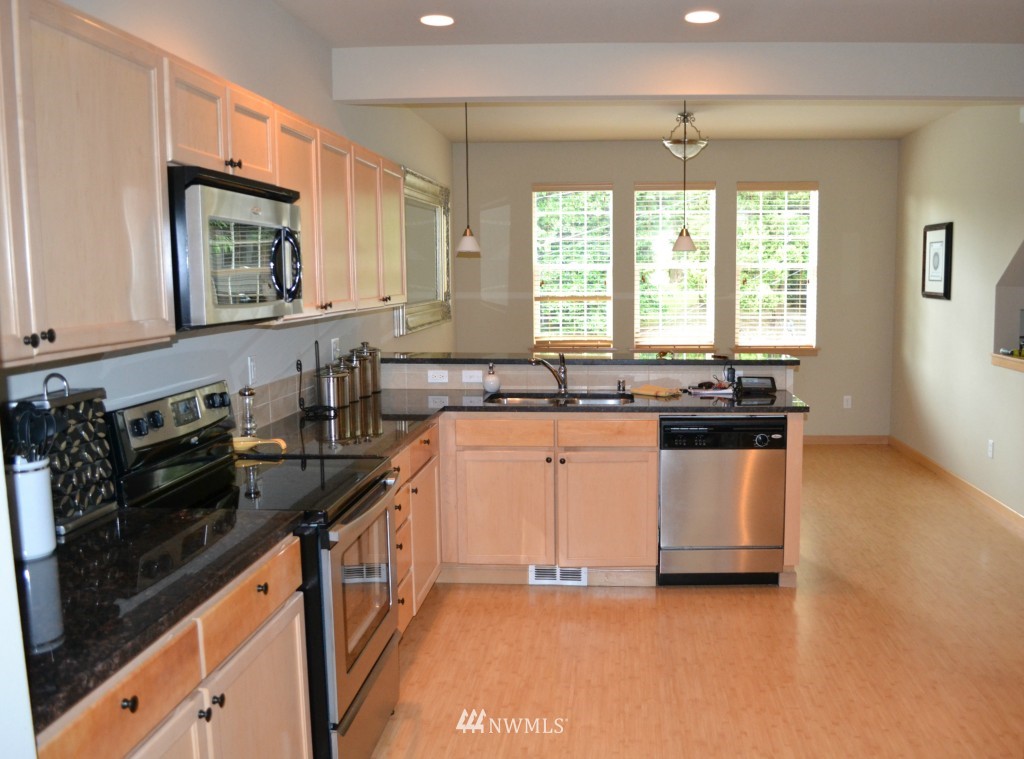 10311 Northeast 189th Street, Unit B Bothell, WA 98011 - Photo 2 of 16 Gallery Image 2