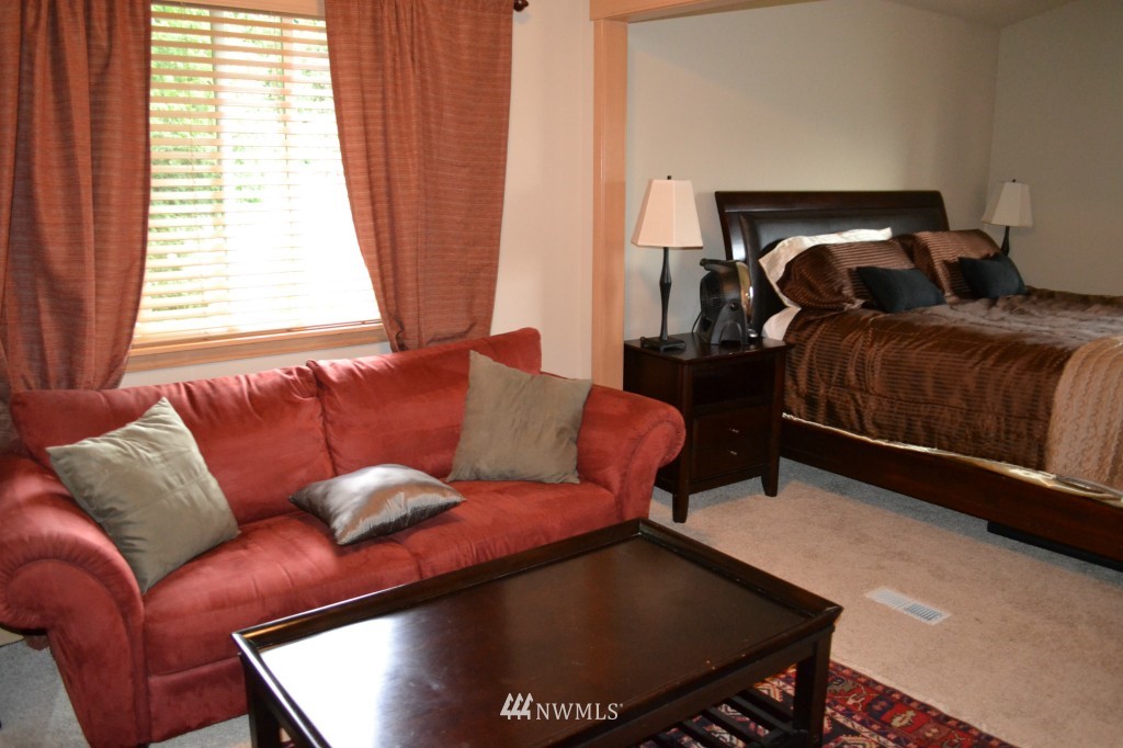 10311 Northeast 189th Street, Unit B Bothell, WA 98011 - Photo 12 of 16 Gallery Image 12