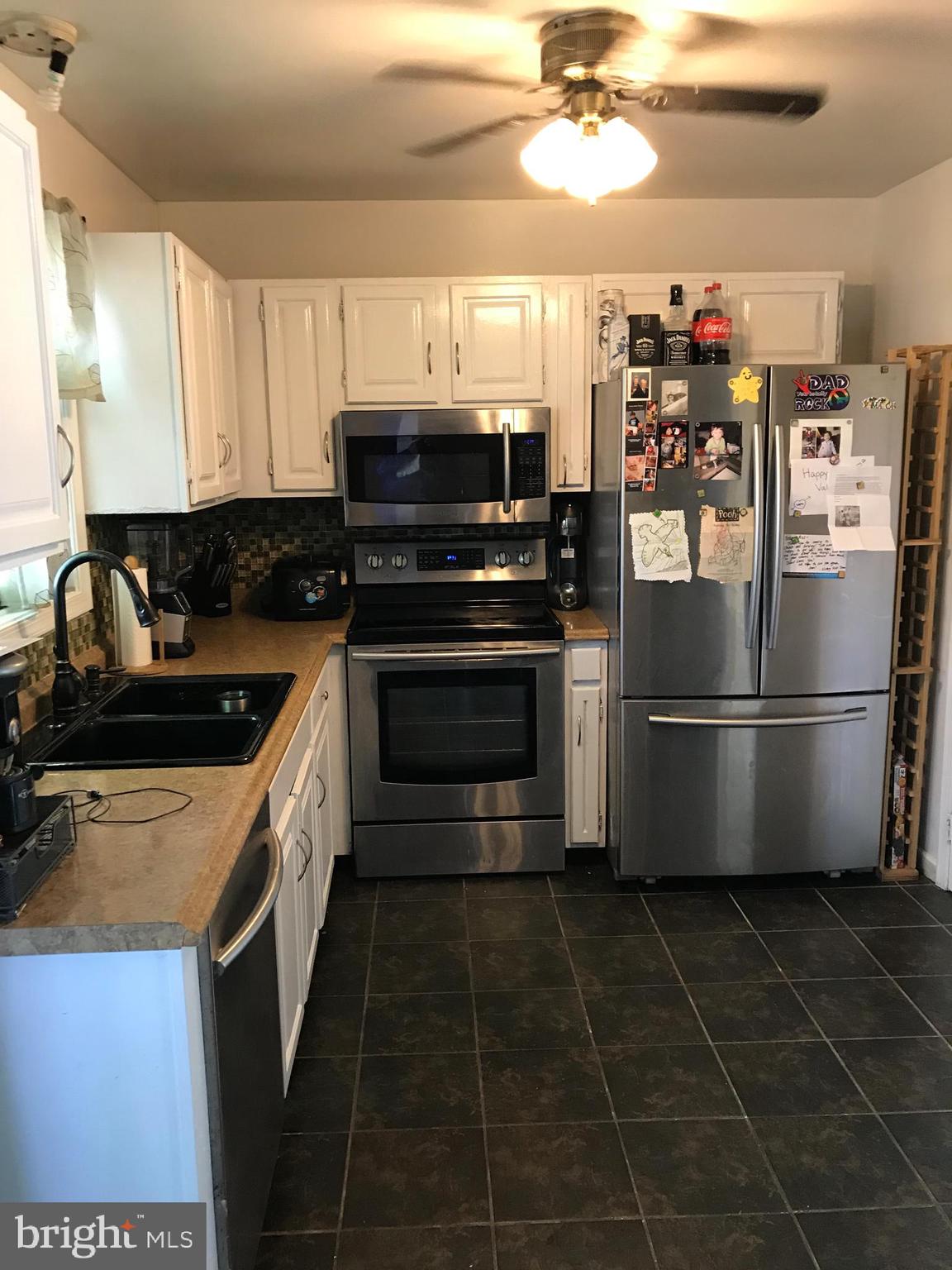 392 Cardinal Road Lititz, PA 17543 - Photo 3 of 9