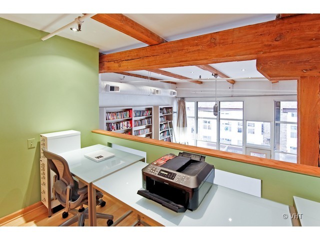 1000 West Washington Boulevard, Unit 428 Chicago, IL 60607 - Photo 12 of 16 a room with furniture and a window