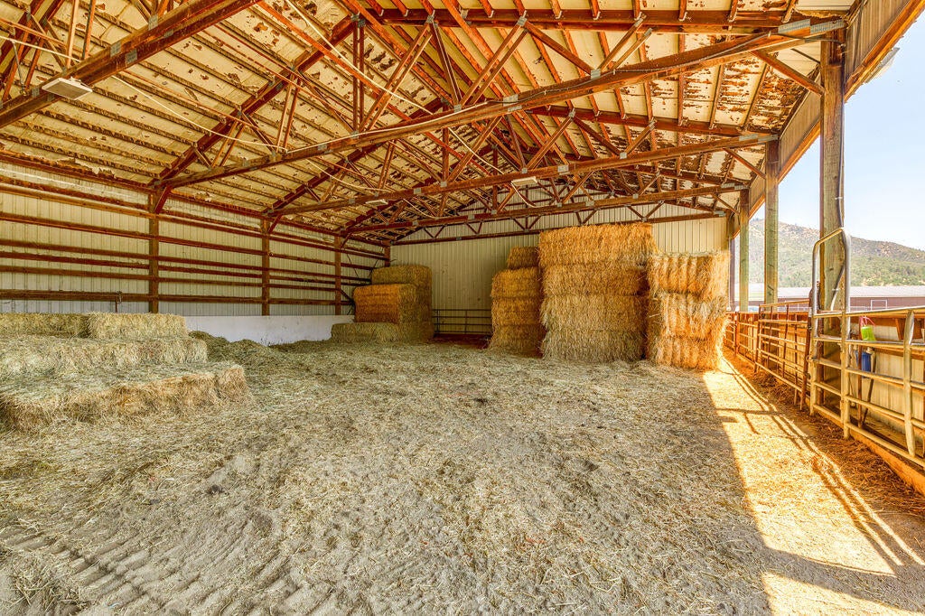 900 Hamilton Road Jacksonville, OR 97530 - Photo 103 of 159 94