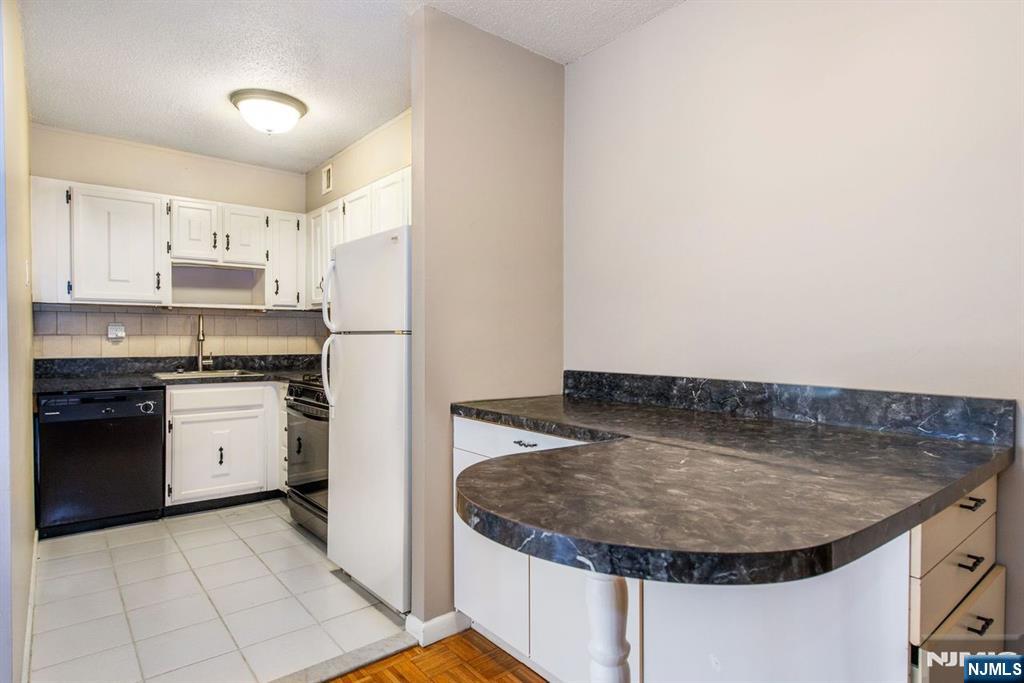 150 Overlook Avenue, Unit 8J Hackensack, NJ 07601 - Photo 3 of 10