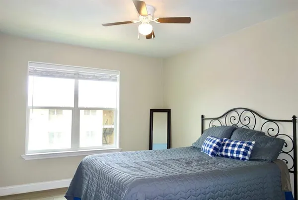 $970 | 1212 Glen Garden Drive, Fort Worth, TX 76104