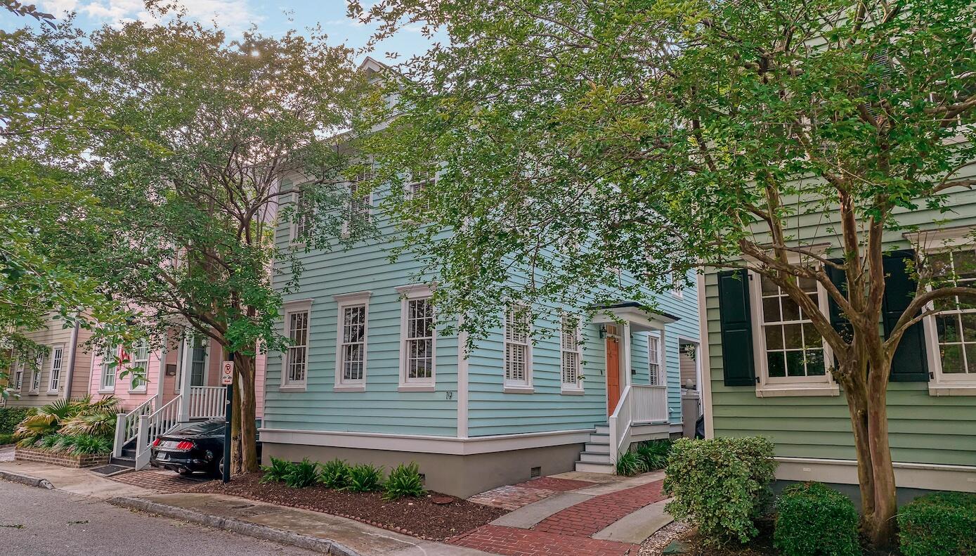 19 Radcliffe Place Charleston, SC 29403 - Photo 1 of 27 Front House Low 2