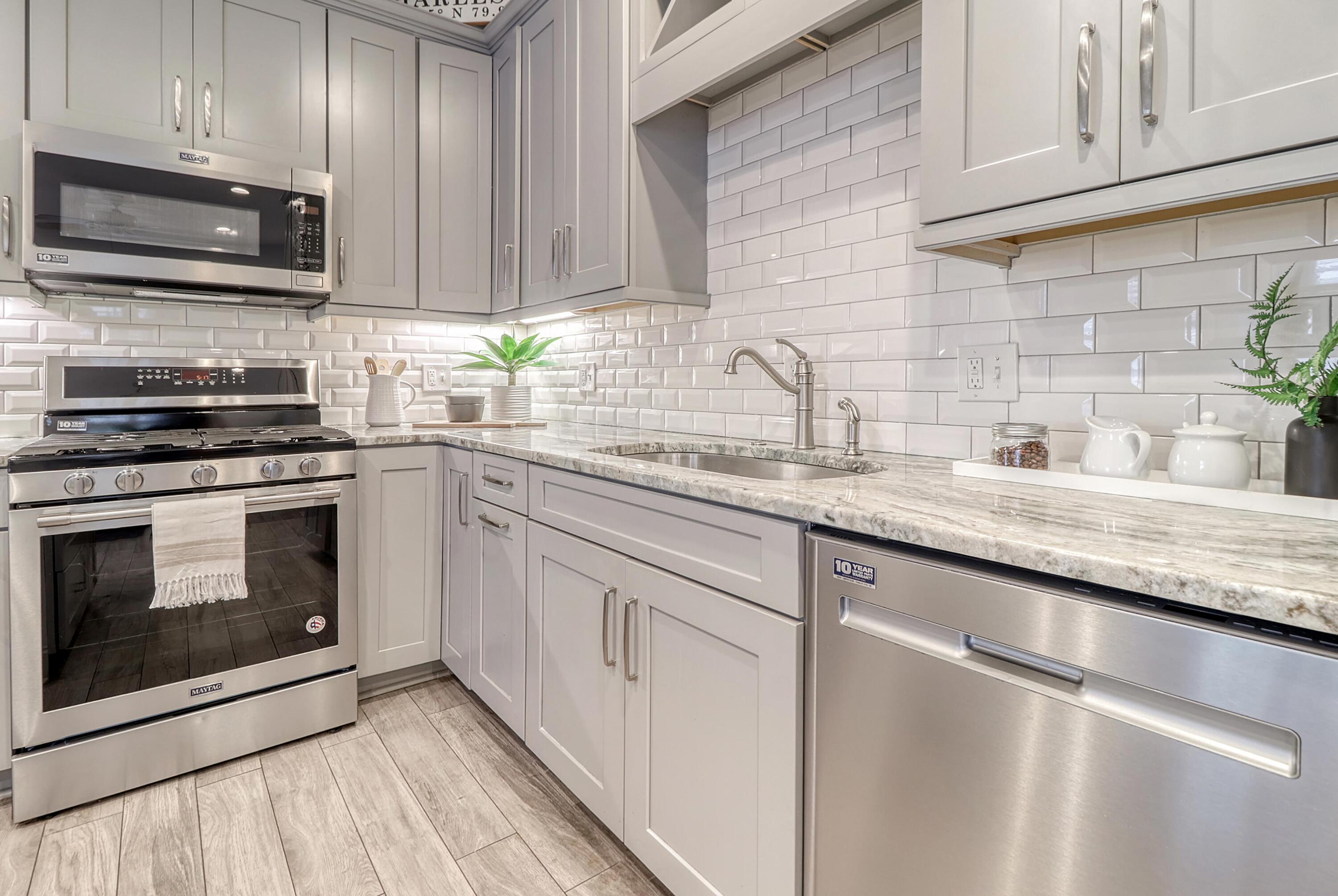 19 Radcliffe Place Charleston, SC 29403 - Photo 16 of 27 Kitchen Long Angle