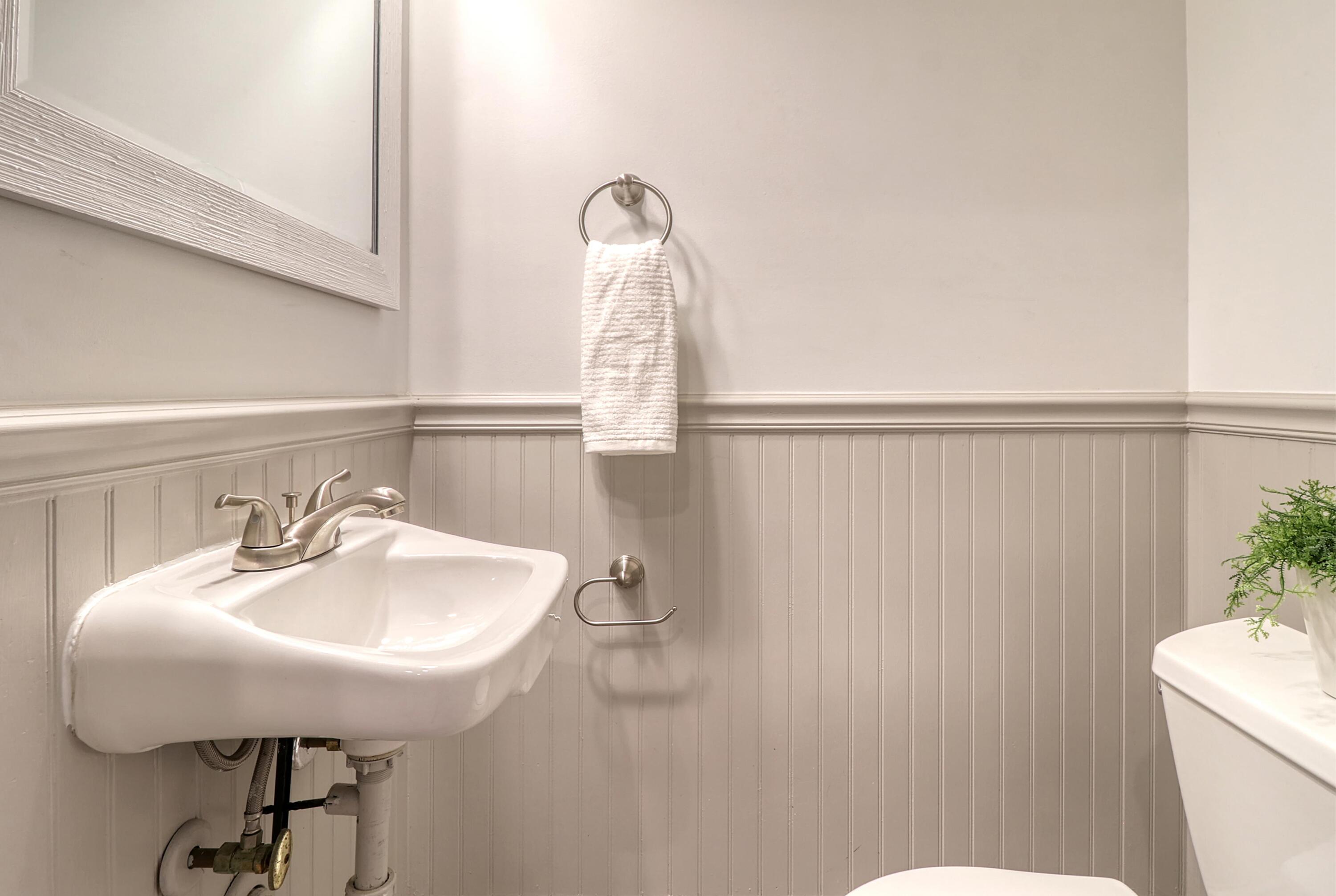 19 Radcliffe Place Charleston, SC 29403 - Photo 22 of 27 Powder Room