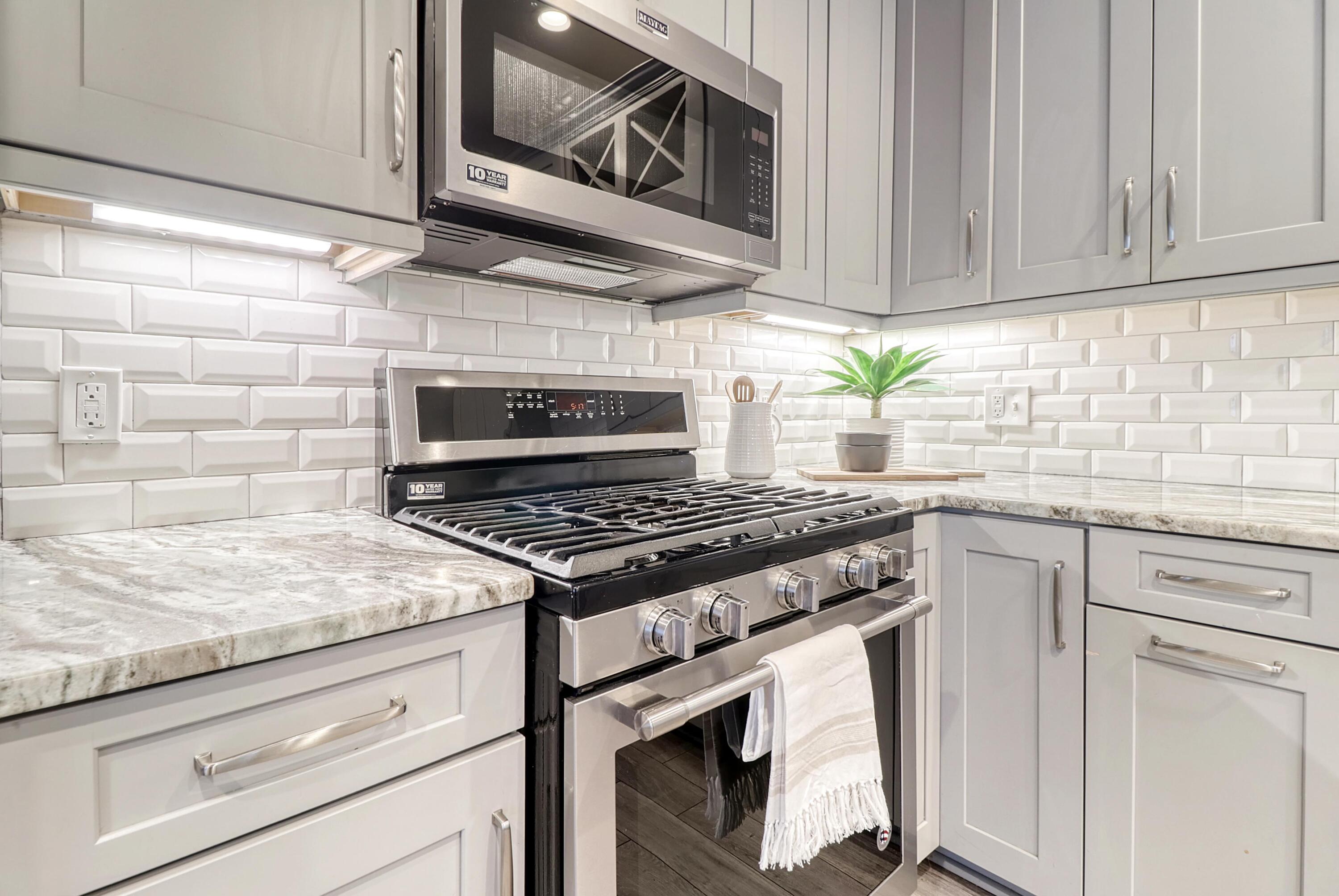19 Radcliffe Place Charleston, SC 29403 - Photo 25 of 27 Kitchen Range