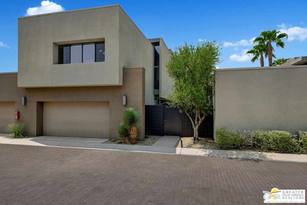 1508 East Baristo Road Palm Springs, CA 92262 - Photo 9 of 62 a house with a outdoor space