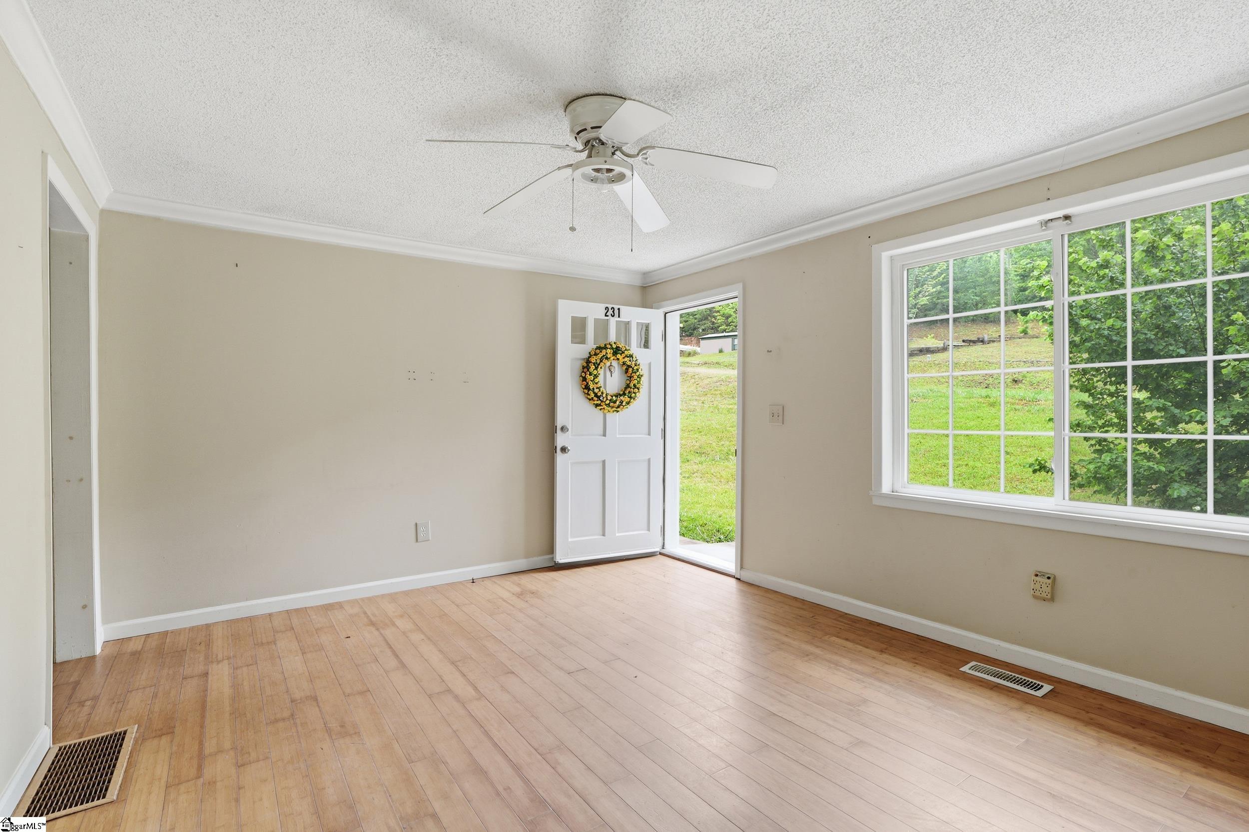 231 State Rd S-42-2985 Landrum, SC 29356 - Photo 4 of 30