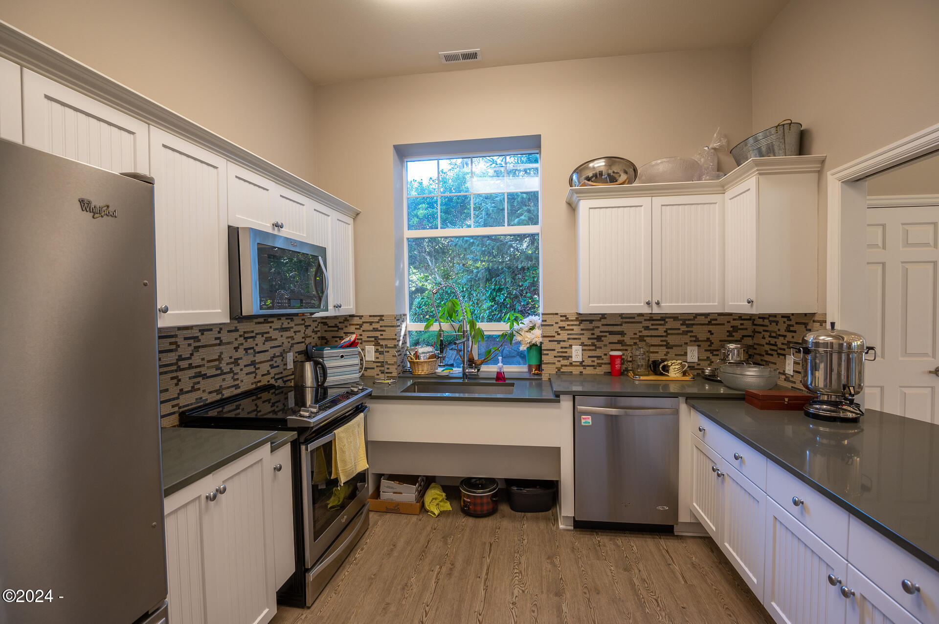 160 Southwest 61 Street Newport, OR 97366 - Photo 49 of 52 Kitchen in clubhouse