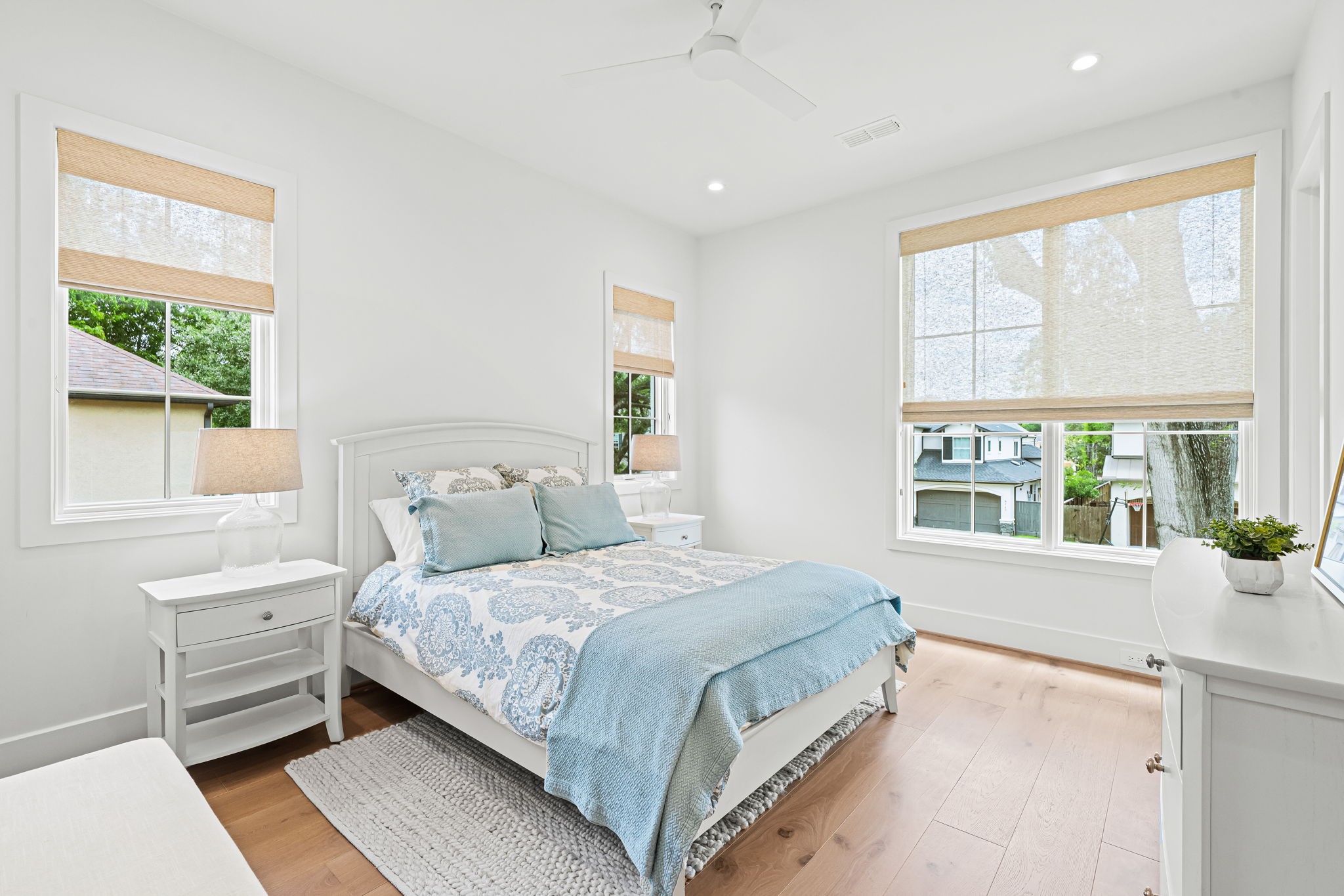 8722 Lupton Lane Houston, TX 77055 - Photo 31 of 44 a bedroom with a large bed and a large window