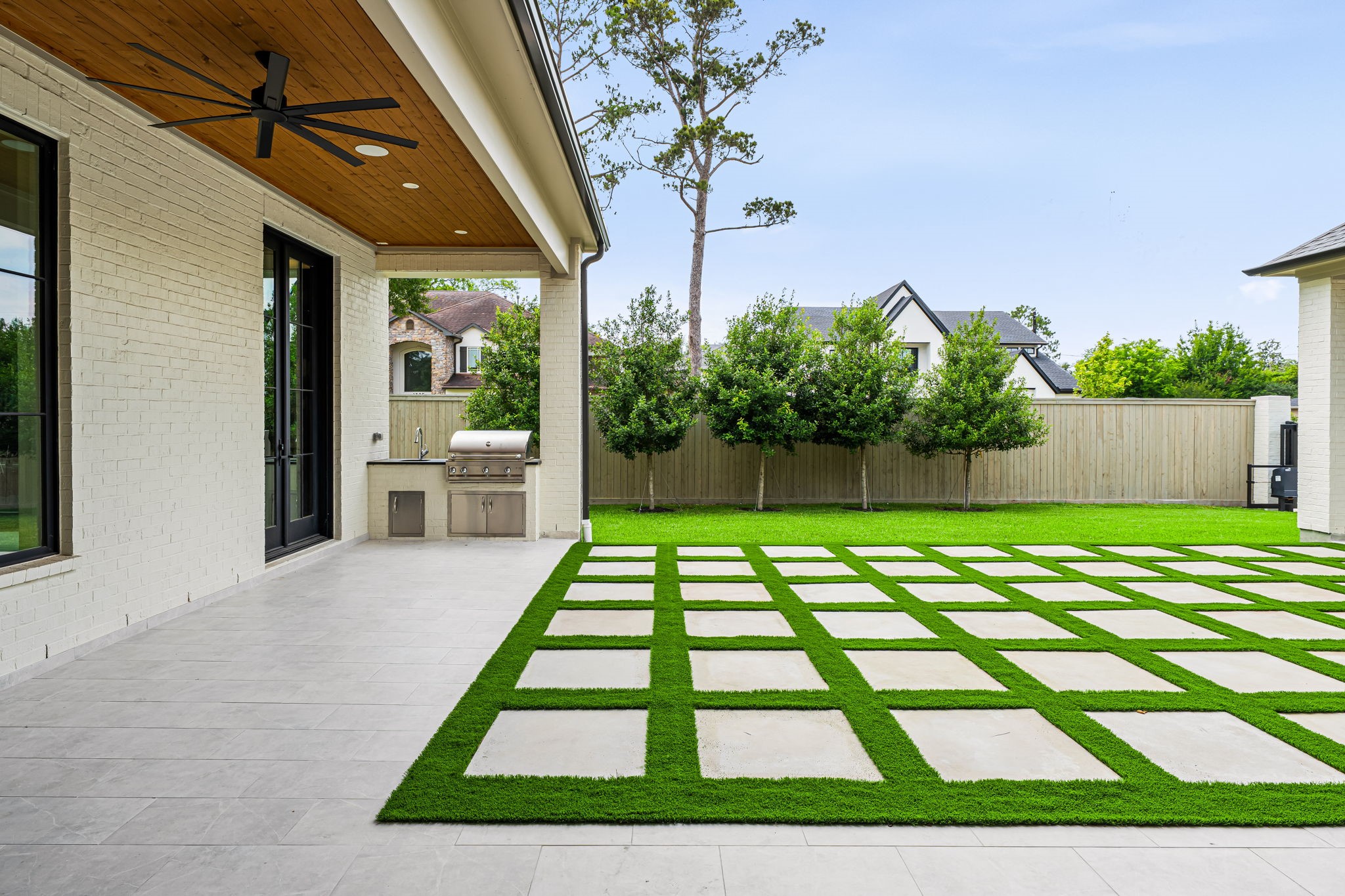 8722 Lupton Lane Houston, TX 77055 - Photo 40 of 44 a view of backyard with table and chairs and potted plants