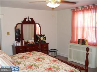 108 Chatham Road Upper Darby, PA 19082 - Photo 10 of 12 Bedroom - Main