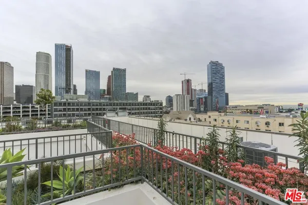 $1,990 | 744 Hartford Avenue, Unit 203, Los Angeles, CA 90017