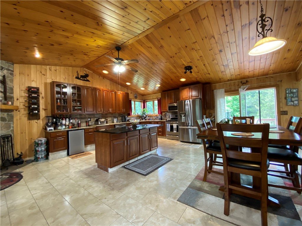 83 Vaughn Hollow Road Coventry, RI 02827 - Photo 6 of 44