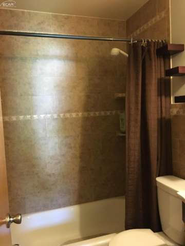 4143 Beryl Road Flint, MI 48504 - Photo 8 of 18 21179635-7.JPG