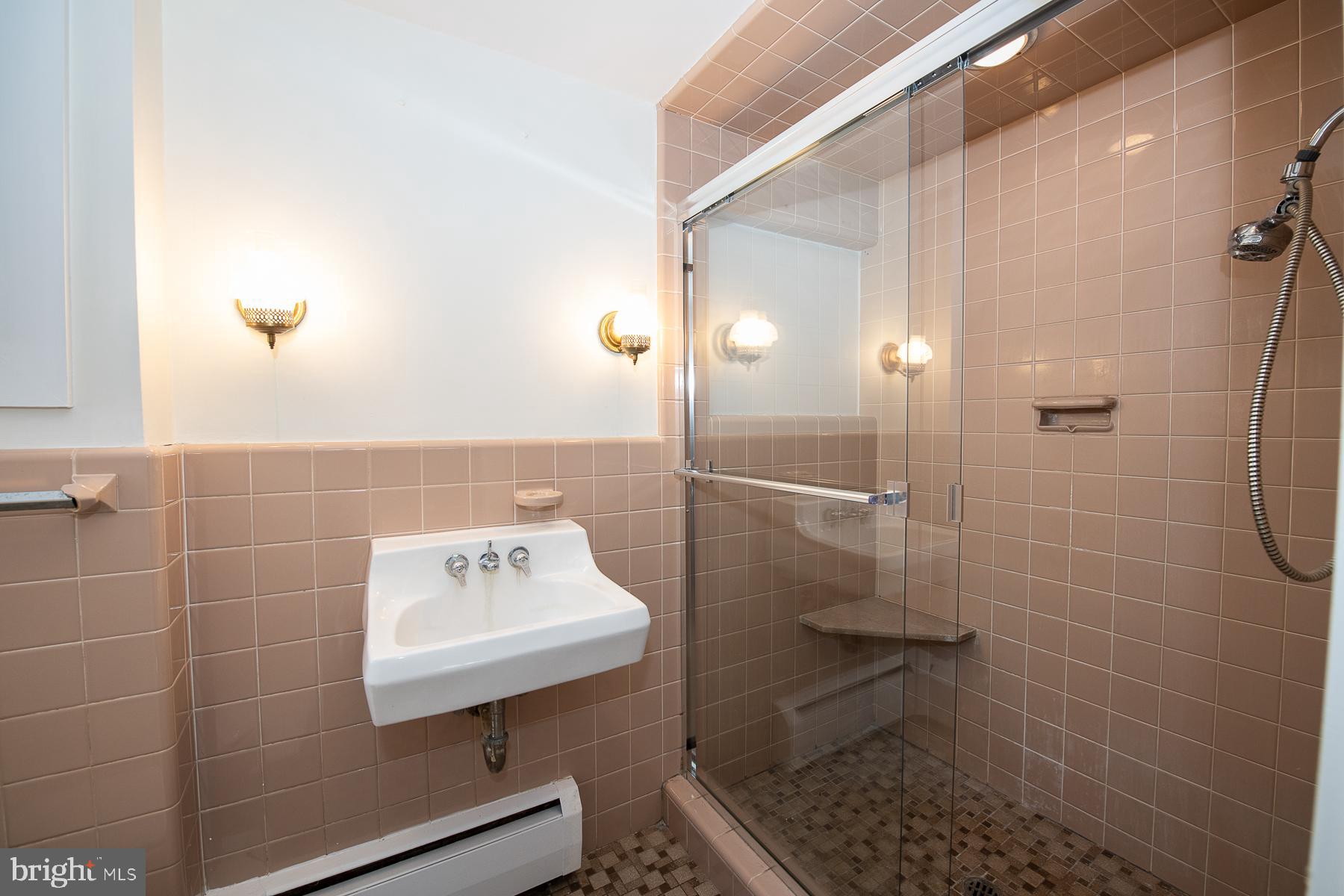 19 Meetinghouse Road Hatboro, PA 19040 - Photo 18 of 62 Cottage Full Bathroom